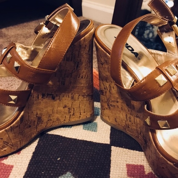 Tan Gladiator Wedges - Picture 3 of 3